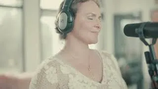 Thumbnail: Let`s Keep Dancing (acoustic video) – Emiliana Torrini