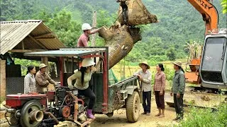 Thumbnail: Two girls, with the help of villagers, cut down a giant 30-year-old tree.