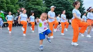 Thumbnail: Happy Dance That Will Brighten Your Entire Day! 🤣