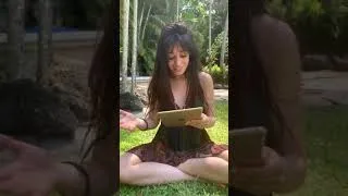 Thumbnail: Camila Cabello | Reading 'Cómo Dicen Te Quiero los Dinosaurios?'