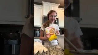 Thumbnail: Make banana bread and ￼cake with me 