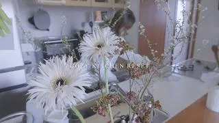 Thumbnail: 40s DIARIES | Cozy Kitchen Reset & Homemade Parfait