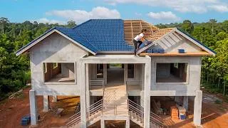 Thumbnail: A Young Woman Conquers the Challenge of Building a House Alone Through Unwavering Determination.