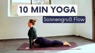 Thumbnail: 10 Minuten Yoga Flow | Sonnengruß & stehende Sequenz für Energie