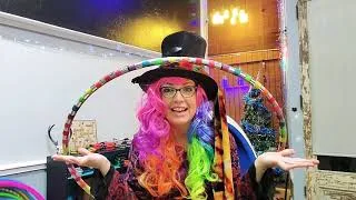 Thumbnail: How to Hula hoop with Jen in the Hat