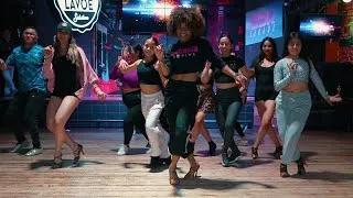 Thumbnail: CRAZY DESIGN + LA MORENA DEL SWING - ME FRISÓ Bachata Challenge | PopiWa Queens