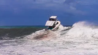 Thumbnail: BOAT CHARGES INTO MASSIVE SURF IN WAIKIKI ￼