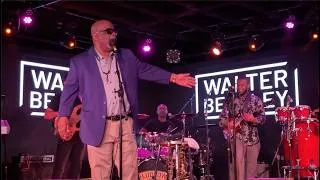 Thumbnail: Walter BEASLEY -“People Make the World Go Around" perform live in Cincinnati.