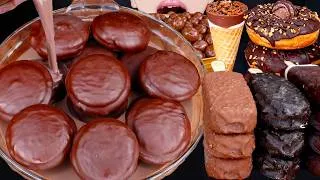 Thumbnail: ASMR CHOCOLATE CAKE MALTESERS KITKAT ICE CREAM NUTELLA DESSERT MUKBANG 초콜릿 먹방チョコレート 咀嚼音EATING SOUNDS
