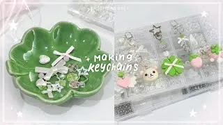 Thumbnail: How I make DIY keychains 🎀🍀₊˚⊹ ࿔ | using air dry clay / no bake ft. Arrtx | jorginakei