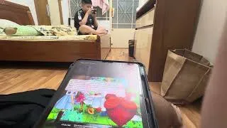 Thumbnail: Bạn Cậu Bé Xu Trò Chơi Game Điện Thoại Nhà Mình tại Thành Phố Nha Trang ở Khánh Hòa của Việt Nam