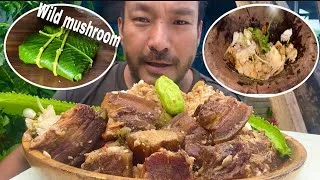 Thumbnail: Smoked pork with Axone adding 6 king chilly and wild mushroom chutney steamed in leaf // Kents vlog.