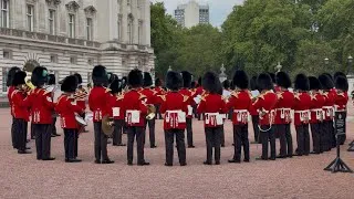 Thumbnail: Dolly Parton is honoured at Buckingham Palace during Changing of the Guard 🇬🇧 🕊️ 