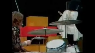 Thumbnail: Roger Taylor - Queen - 1974 - Killer Queen & Killer Queen Dutch TV compilation