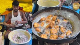 Thumbnail: Hardworking man Selling Pokoda in Kolkata | Indian Street food