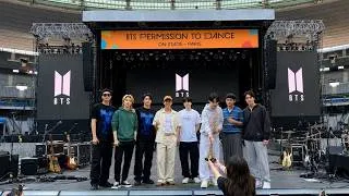 Thumbnail: 18 Minutes Ago! Jungkook Received a Gift from a Fan During the Soundcheck in Paris!