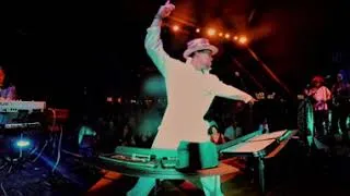 Thumbnail: Everyone Orchestra - Walking on Water (360 Degree VR Video)