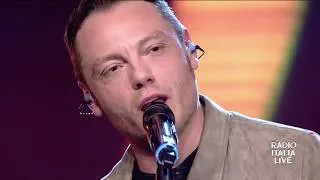 Thumbnail: Tiziano Ferro - E fuori è buio (Radio Italia Live 2017)