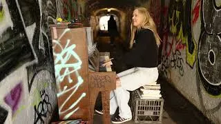 Thumbnail: Untouched by the Veronicas on a subway piano