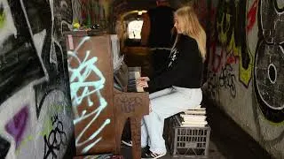 Thumbnail: 'Hallelujah' on a train tunnel piano (with a defective B key)