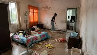 Thumbnail: Brilliant Single Mom Gives a House Abandoned for 20 Years Its First Makeover in Decades