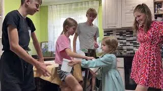 Thumbnail: Life in the mountains with a big family 🫐 Traditionally canning compote for the winter.
