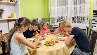 Thumbnail: Rural mountain life for a large family | While Dad is away working, we work together ❤️