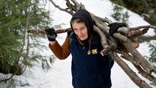 Thumbnail: Mother, the Only Hope for Her Daughter. Life in a Mountain Village Far From Civilization