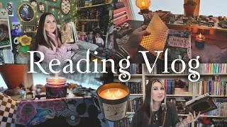 Thumbnail: cozy reading vlog 🦥 reading robin hobb at 5 am during the ice age