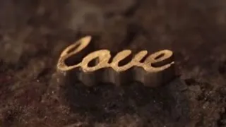 Thumbnail: Gala is Love: a passion for gold