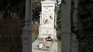 Thumbnail: Visiting Schubert's and Beethoven's grave at the Wiener Zentralfriedhof.