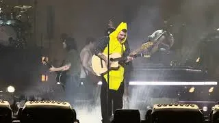 Thumbnail: Alex Warren - Carry You Home (Live in Manchester 2026)