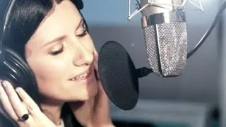 Thumbnail: Laura Pausini Singing in 13 Languages