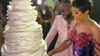 Thumbnail: DAVIDO ADELEKE 🩵 And His Lovely WIFe 🌹 Cūt Their Wedding 💍💒 Cake 🍰