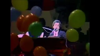 Thumbnail: Billy Joel: Auld Lang Syne (Live in New York - December 31th, 1982)