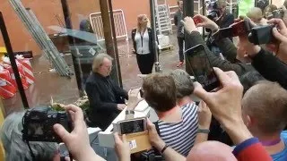 Thumbnail: Benny's surprise performance of Thank You For The Music, ABBA Museum, 23-04-2016