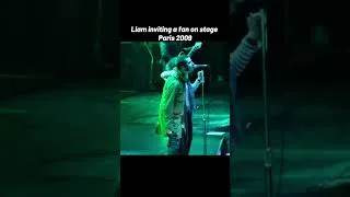 Thumbnail: Liam Gallagher invites fan on stage Paris 2009
