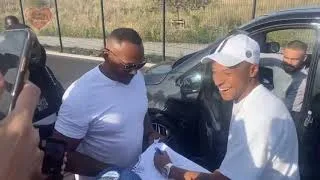 Thumbnail: Dismissed from the PSG Japan tour, Kylian Mbappé signs autographs and takes selfies #mbappe
