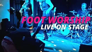 Thumbnail: He kissed her foot on stage while she was singing. Foot worship by drunk fan. 