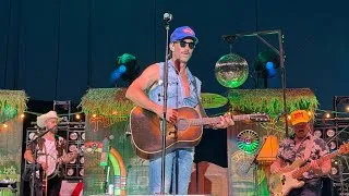 Thumbnail: Jake Owen singing “The One That Got Away”
