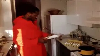 Thumbnail: Joe Frazier making breakfast 1975