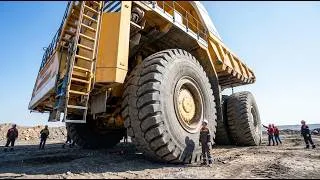 Thumbnail: This $6,300,000 Dump Truck Is The Biggest Thing On Wheels And It's Terrifying