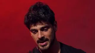 Thumbnail: Michele Morrone on his friendship with Ama and filming love scenes