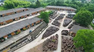 Thumbnail: How Pottery Is Fired in a 1,000 Year Old Dragon Kiln