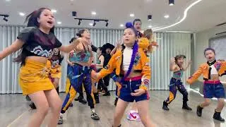 Thumbnail:  Let’s do some flexible dancing with the K-pop Demon Hunter! ( Part 2 ) #trending #kpopdemonhunters 