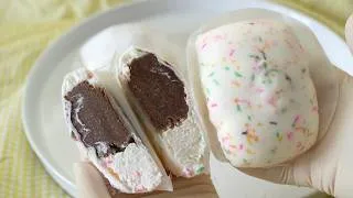 Thumbnail: Rice Paper Mochi Ice Cream with Sprinkles ライスペーパーでカラースプレー餅アイス
