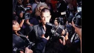 Thumbnail: Robbie Williams - South Of The Border.wmv