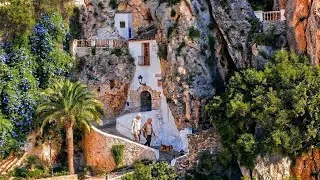 Thumbnail: Guadalest Spain: Perched on top of a cliff above a turquoise lake, Spain 4K Walking Tour
