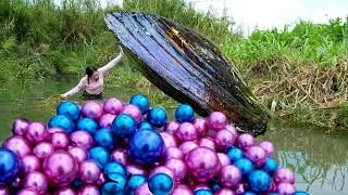 Thumbnail: 😱The girl discovered a giant clam filled with dazzling pink and blue pearls, which was very charming
