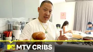 Thumbnail: Eddie Huang Chefs It Up 🍳 + Debi Mazar Shows Off Her Beautiful Collections 😍 MTV Cribs